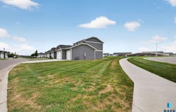 9309 W Ark Pl, Sioux Falls, SD 57106