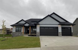 40 S Seven Oaks Rd, NorthLiberty, IA 52317