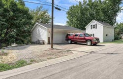 828 E Clinton St, Waterville, MN 56096