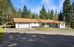 2276 Azalea Drive, Grants Pass, OR 97526