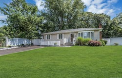 58 Crescent Place, Smithtown, NY 11787