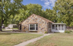 430 W 9th, Newton, KS 67114