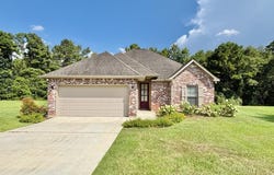 46 Hunters Trace, Picayune, MS 39466