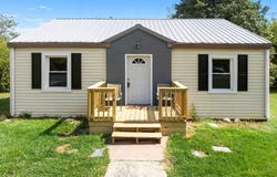48 Upland Dr, Salem, VA 24153