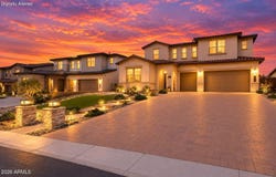 1920 E VILLA LINDA Drive E, Phoenix, AZ 85024