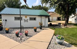 111 E 5th St, Sanborn, IA 51248