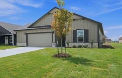 1562 N Emerald Valley Dr, Mulvane, KS 67110