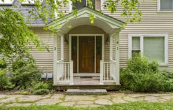 5 Hillside Place, Boothbay, ME 04537