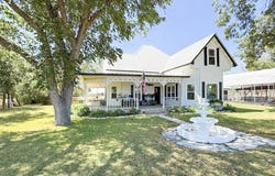 901 ZIG ZAG AVE, Devine, TX 78016