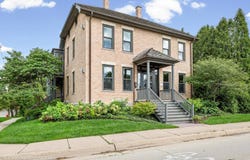 203 Dundee Avenue, Barrington, IL 60010