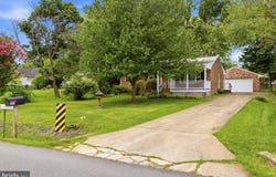 130 S ST PAUL, HAMILTON, VA 20158
