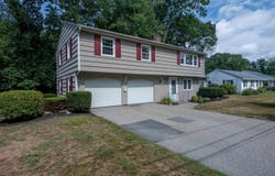 16 Longwood Drive, Hampton, NH 03842