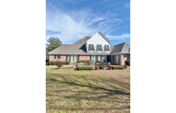 100 GlenLake Drive, Grenada, MS 38901