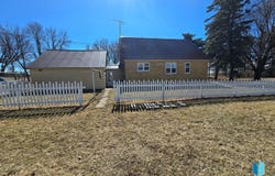 886 141st St, Pipestone, MN 56164