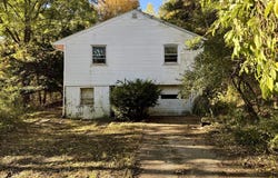 5 Berry Corner Rd, Charlton, MA 01507