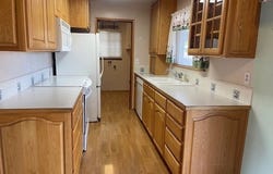 1466 W FAIRVIEW Dr, Springfield, OR 97477