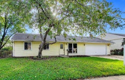 619 Parkside Circle, Streamwood, IL 60107