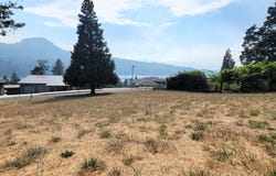 Sunridge Ln, Lowell, OR 97452