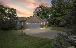 109 Fairington Drive, Troy, IL 62294