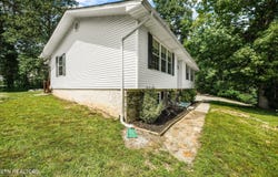 175 Henderson Lane, Jacksboro, TN 37757