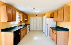 2105 W Gillis Ave, Cameron, TX 76520