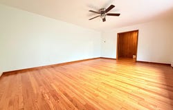 2392 E AVENUE, LEVITTOWN, PA 19056