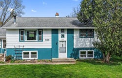 1041 S 6TH Street, DE PERE, WI 54115-1110