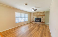 315 N Main St, Ingram, TX 78025