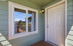 2070 DONNELLY Dr, Springfield, OR 97477