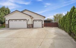 813 N Douglas Ct, Pasco, WA 99301