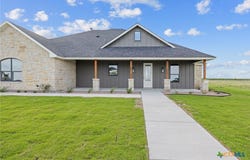 107 PR 711, Lott, TX 76656