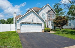 26 Brittany Way, Kendall Park, NJ 08824