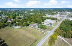 300 S Hwy 82 S, Locust Grove, OK 74352