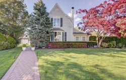 63 Buckingham Place, Lynbrook, NY 11563