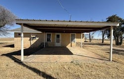 1112 County Road Y, Plainview, TX 79072