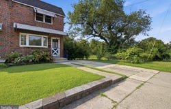 207 S ACADEMY AVE, GLENOLDEN, PA 19036