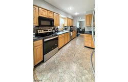 2 Pine St, Mount Olive Twp., NJ 07828-3416