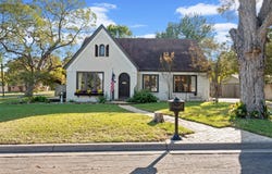 1005 E 14th St, Cameron, TX 76520