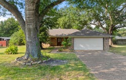 110 Wendy Dr, Whitehouse, TX 75791