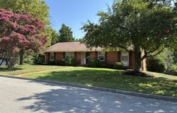 446 Howard Dr, Salem, VA 24153