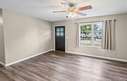 20 Crest Dr, Highland, IL 62249