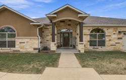 107 E Tanglebriar Ct, Bastrop, TX 78602