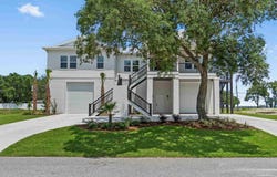 1774 Thresher Dr, Navarre, FL 32566
