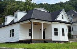 121 4th, Paintsville, KY 41240
