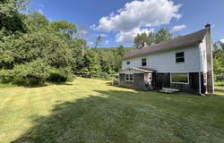 5 Apple St, Stockbridge, MA 01262