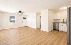 122 N Brookwood Dr, Louisville, KY 40229