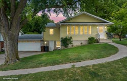 341 E Avenue, Nevada, IA 50201