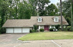 1808 Royal Oaks Dr, Malvern, AR 72104