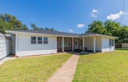 209 E 12th St, Wheeler, TX 79096