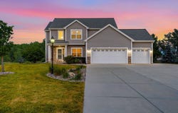 W229N4340 Baker Ct, Pewaukee, WI 53072